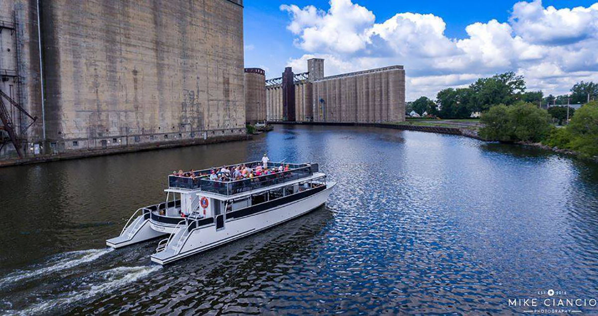 Hangry Hog H2O brings floating eatery to Buffalo boaters - Buffalo Business  First